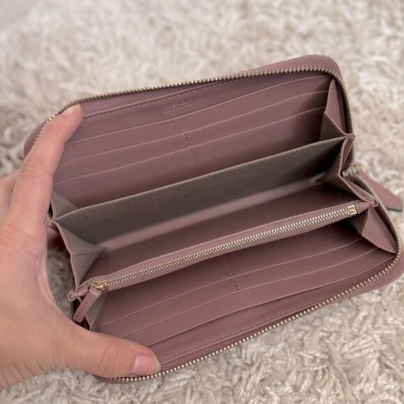 Luxury Coquette FENDI By the Way Pink Blush Rose Leather Zip Around Long Wallet - Picture 4 of 13